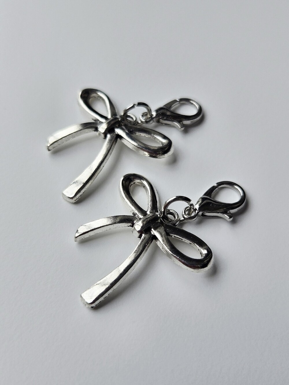 🌺 Silver Tone Bow Shoe 2PK Charms for Sneakers  Removable Sneaker Accessories - Picture 3 of 5